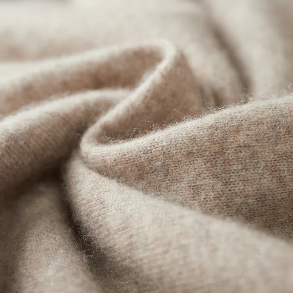 SANTO – Polo con corte elegante